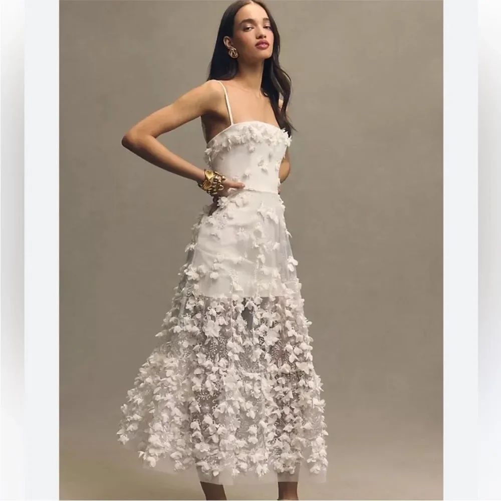 HELSI Audrey Square-
Neck Floral Appliqué
